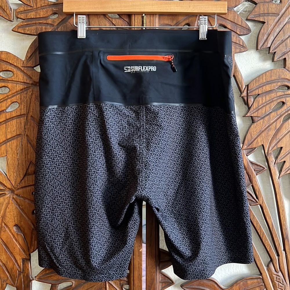Boardshorts - Picture 2 of 10